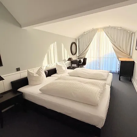 Village Hotel 4*
